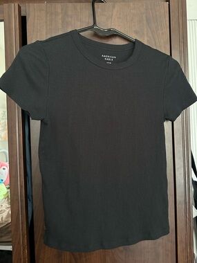 American Eagle Fitted Black T Shirt size Small